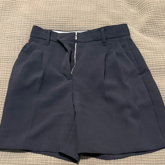 Aritzia Black Effortless Shorts - Picture 2 of 3